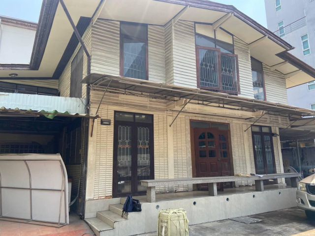 ขาย/เช่า บ้านเดี่ยว 2ชั้นซอยทองหล่อ23 (N.1214)