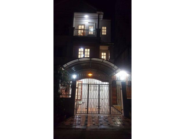 บ้านเช่า 3 ชั้น โลเคชั่นดี ซอยตรงข้าม ซีคอนศรีนครินทร์ เขตประเวศ กรุงเทพ โทร 089 529 5823