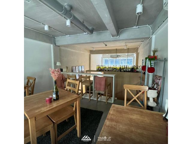 ว่างให้เช่า อาคารพาณิชย์ เดอะฮับ พหล-อารีย์ ทำเลดี จัดพื้นที่ร้านได้ดี โต๊ะวางได้เยอะ พื้นที่เหลือๆ