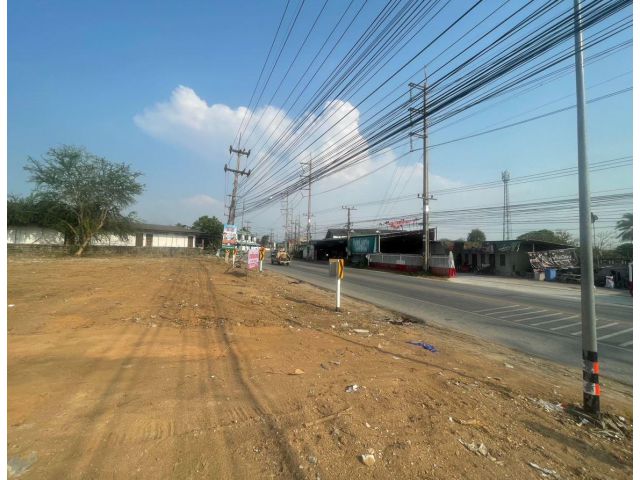 ขายที่ดินติดถนน ใกล้โรบินสันบ่อวิน