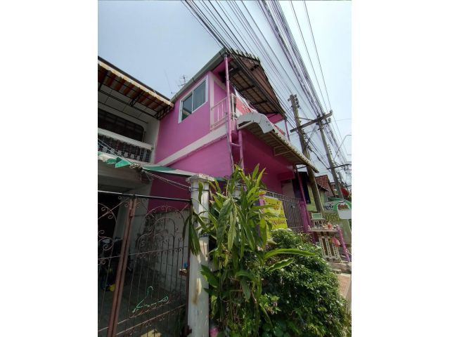 ขาย ทาวน์เฮ้าส์ บางกะปิ กทม 18วา 2.4ล T0966458046