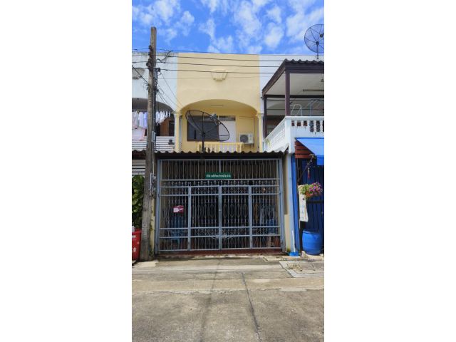 ขาย ทาวน์โฮม โครงการติดถนนพระยาสุเรนทร์ ใกล้รถไฟฟ้า - 100 ตรม 19.8 ตรว