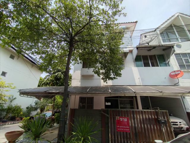 ขายทาวน์เฮ้าส์  อ.ปากเกร็ด จ.นนทบุรี 24.7วา 3.9ล T0966458046