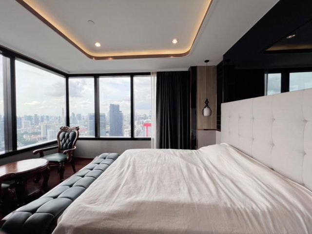 คอนโด M Silom 3 ห้องนอน 3 ห้องน้ำ ตกแต่งมาอย่างจัดเต็ม เช่าราคา 120,000 บาท