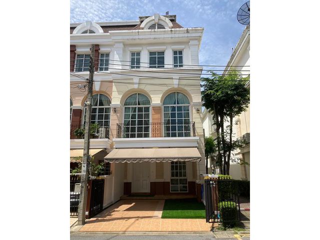 ให้เช่า ทาวน์โฮม 3 ชั้น หมู่บ้าน Plus city park เกษตร-นวมินทร์ สนใจโทร 081553 1230