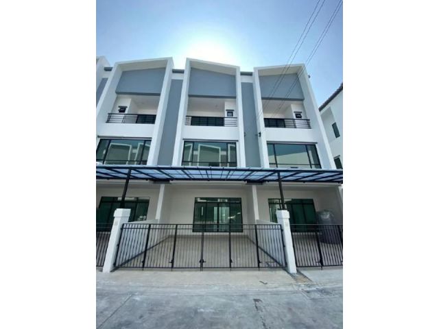 ให้เช่าวทาวน์โฮม 3 ชั้นบ้านใหม่ โครงการ บ้านกลางเมือง สุขุมวิท-อ่อนนุช Baan Klang Muang Sukhumvit Onnut) ซอยอ่อนนุช 70/1