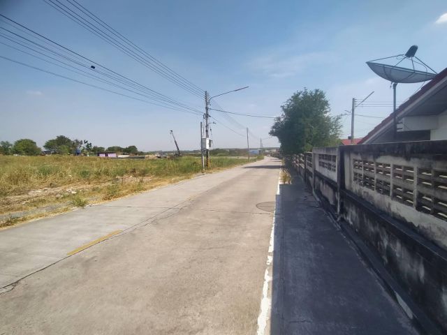 ขายที่ดินหน้านิคมบ่อวินเนื้อที่ 3 ไร่ ติดถนนซ.วัดพันเสด็จใน เข้าซอยจากแยกรพ.ปิยะเวชช์ถ.สัตหีบ-พนม331เพียง700เมตร