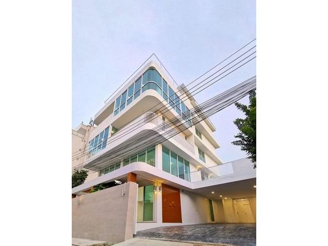 ขาย ให้เช่า โฮมออฟฟิศ 5 ชั้น พร้อมลิฟท์ สไตล์ Modern สุขุมวิท 77 อ่อนนุชซอย 6 ใกล้ BTS อ่อนนุช เดินทางสะดวก ขนาด 622 ตรม
