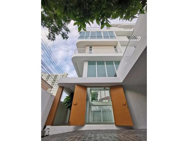 ขาย ให้เช่า โฮมออฟฟิศ 5 ชั้น พร้อมลิฟท์ สไตล์ Modern สุขุมวิท 77 อ่อนนุชซอย 6 ใกล้ BTS อ่อนนุช เดินทางสะดวก ขนาด 622 ตรม