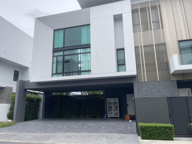 ให้เช่า / ขายบ้านหรู !!..บ้าน 3 ชั้น Nantawan Rama 9 Srinakarin : นันทวัน พระราม 9 ศรีนครินทร์ ติด รร. Wellington intern