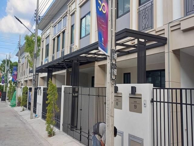 ให้เช่า ทาวน์โฮม โครงการ แกรนด์ เวโรน่า รามคำแหง-ร่มเกล้า ( Grandverona Ramkhamhaeng- Romklao ) บ้านใหม่ พร้อมเฟอร์นิเจอ