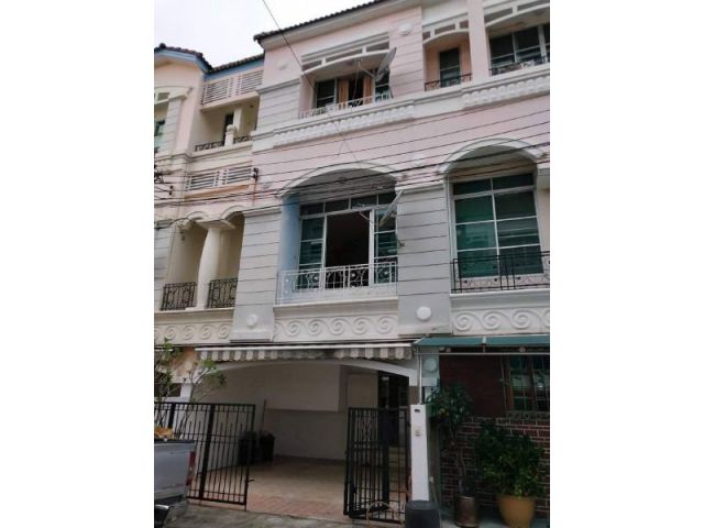 ให้เช่าทาวน์โฮม 3 ชั้น หมู่บ้านกลางเมือง ลาดพร้าว-โยธินพัฒนา โครงการติดห้าง Central Festival-EastVille ถนนประดิษฐ์มนูธรร