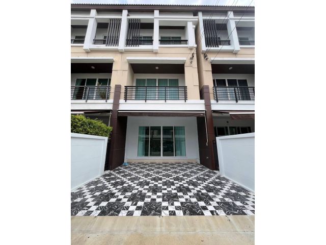 ขายทาวน์โฮม 3 ชั้น บ้านกลางเมืองเกษตร-นวมินทร์72 รีโนเวทใหม่พร้อมเข้าอยู่ ถูกสุดในโครงการ ขายต่ำกว่าราคาประเมิน