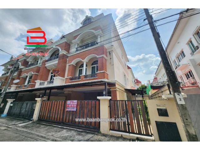 ทาวน์โฮม หมู่บ้าน คาซ่าซิตี้ สุคนธสวัสดิ์ 1 เนื้อที่ 33.5 ตารางวา แขวงลาดพร้าว เขตลาดพร้าว