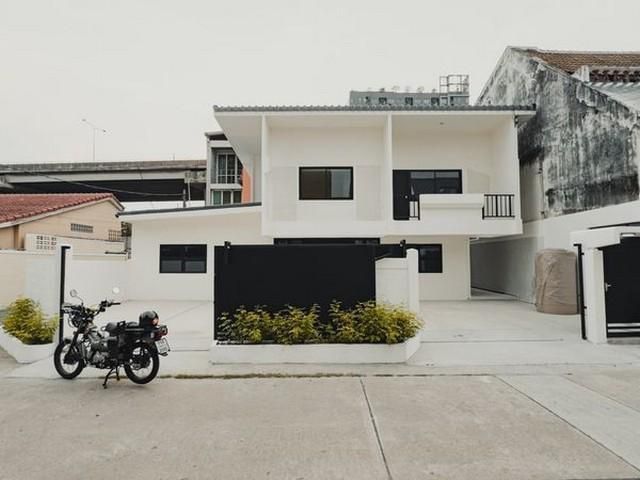 ขาย บ้านเดี่ยวรีโนเวทใหม่ 2 ชั้น พัฒนาการ คลองตัน เหมาะอยู่อาศัย ทำออฟฟิศ ขนาดเล็ก ใกล้ทางด่วนฉลองรัชพัฒนาการ ARLรามคำแห