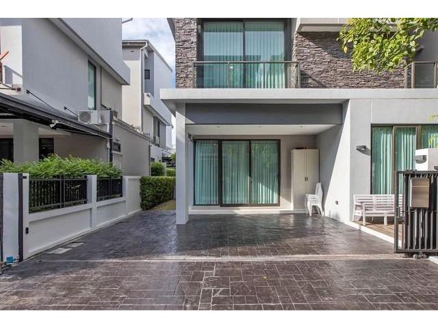 ให้เช่าและขาย บ้านเดี่ยว 3 ชั้น (Super Luxury Villa) บ้านกลางเมือง คลาสเซ่ เอกมัย-รามอินทรา