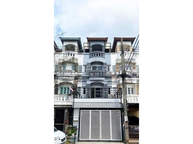 ขาย บ้าน TownHome 4 ชั้น Renovate ใหม่ทั้งหลัง  ซอยนวลจันทร์ ใกล้เลียบทางด่วนเอกมัย-รามอินทรา เพียง 300 เมตร นวลจันทร์ ร