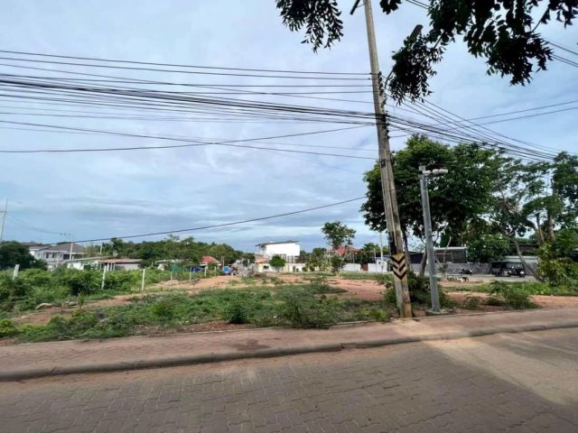 R624-063 ที่ดินเกาะล้าน พัทยา ที่ดิน  298  ตารางวา  ครุฑแดง ติดถนน 2  ด้าน  ไม่ต้องถม7-11    800 เมตรจากท่าหน้าบ้าน  900 เมตร. หาดตาแหวน