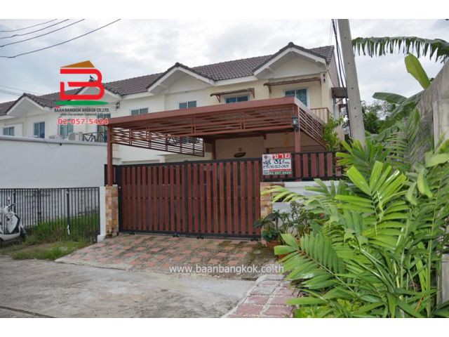 ทาวน์เฮาส์ หลังริม หมู่บ้าน ลานมณี ซอยสายไหม 55 เนื้อที่ 31.4 ตรว. ถนนสายไหม แขวงสายไหม เขตสายไหม กรุงเทพฯ