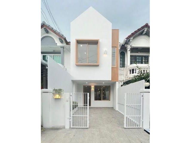 PP260 ขาย ทาวน์เฮ้าส์ 2 ชั้น บ้านสไตล์ Japandi โครงการ Maneeya มณียา ติดเลียบด่วนเอกมัย รามอินทรา ถ. ประดิษฐ์มนูธรรม