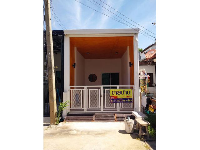 ขายทาวน์เฮ้าส์ เมืองปทุมธานี (หลังริม) (ปรับปรุงใหม่ทั้งหมด) เนื้อที่ดิน 17.0 ตารางวา  1.4 ล้านบาท (โอนฟรีไม่มีค่าใช้จ่า