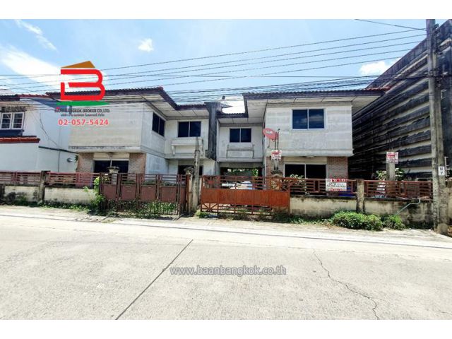 บ้านแฝด ซอยงามวงศ์วาน 9 แยก 11 เนื้อที่ 27 ตรว. ถนนงามวงศ์วาน ตำบลบางกะสอ อำเภอเมือง จังหวัดนนทบุรี