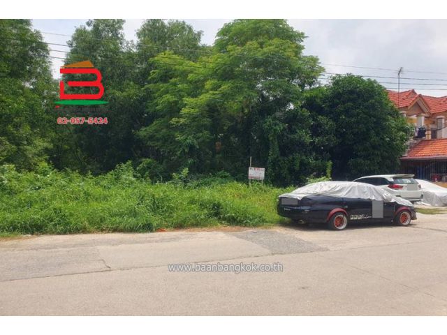 ที่ดินเปล่า หมู่บ้าน ฟีนิกซ์ ปาร์ค ซอยไอยรา 28 เนื้อที่ 284 ตรว. ถนนไอยรา ตำบลคลองสอง อำเภอคลองหลวง จังหวัดปทุมธานี