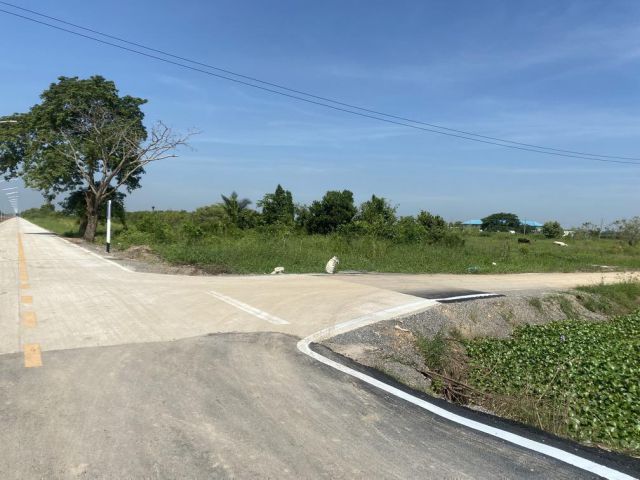 ขายที่ดินหัวมุมถนน ติดถนนติดคลอง
