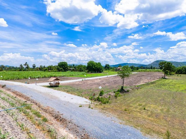 ที่ดินอู่ทองสุพรรณบุรี แบ่งขาย 200 ตรว.- 1 ไร่, 2 ไร่ ทำเลดีติดลาดยาง
