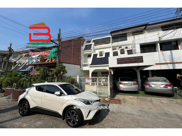 ทาวน์โฮม 3.5 ชั้น หมู่บ้าน ไกรสร เนื้อที่ 24.3 ตรว.ถนนวิภาวดี แขวงบางเขนฝั่งใต้ เขตบางซื่อ กรุงเทพฯ