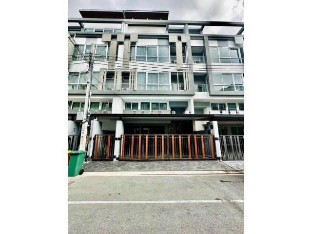 ขายบ้าน ทาวน์โฮมหลังใหญ่ SPACE TOWNHOME (ลาดพร้าว – เหม่งจ๋าย) 4 นอน built-in ใหม่ทั้งหลัง 4 ชั้น 31 ตรว