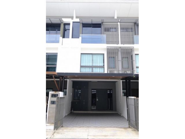 ให้เช่า ทาวน์โฮม M528 เดอะ แลนด์มาร์ค เอกมัย-รามอินทรา 172 ตรม 25.6 ตรว