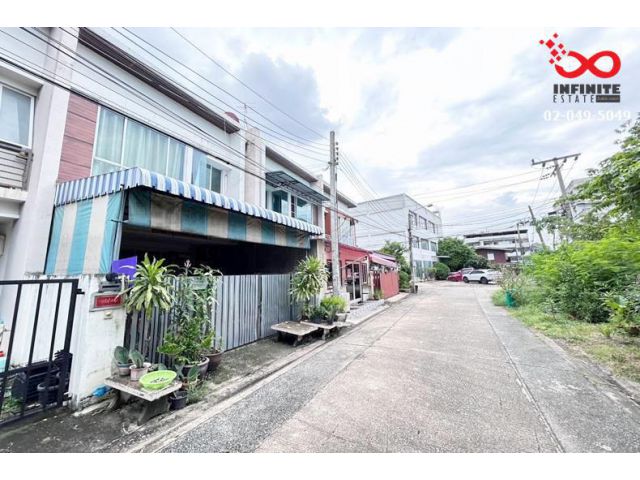 ขายทาวน์โฮม 2 ชั้น เนื้อที่ 21 ตารางวา เขตวังทองหลาง ซอยลาดพร้าว 83 ถนนลาดพร้าว