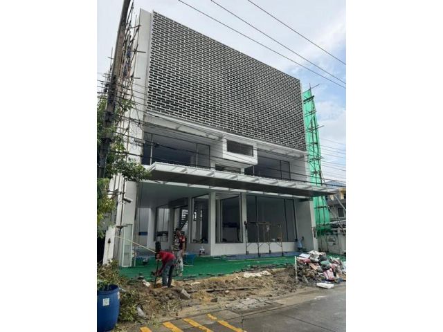 Modern พร้อมชั้นดาดฟ้า พื้นที่รวม 1000 ตร ให้เช่า โฮมออฟฟิศ สร้างใหม่ 3 ชั้น สุขุมวิท 103 อุดมสุข 27 ใกล้ BTS อุดมสุข แล