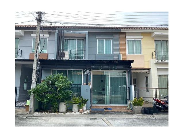 ขายทาวน์เฮ้าส์สองชั้นหมู่บ้านวิสต้า อเวนิว วัชรพล Vista Avenue Watcharapol ทำเลดี ตกแต่งต่อเติมพร้อมอยู่