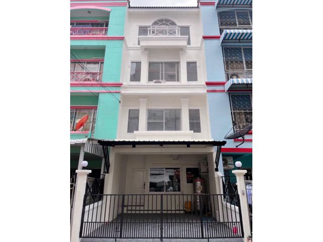 ให้เช่า ทาวน์โฮม ควีนเพลส 2 วชิรธรรมสาธิต8 288 ตรม 21 ตรว สุขุมวิท101-1 สวยพร้อมอยู่ ใกล้ BTS ปุณณวิถี และ BTS อุดมสุข