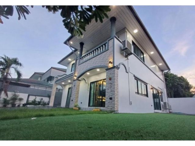 ให้เช่าบ้านเดี่ยว 2 ชั้น รีโนเวทใหม่ หมู่บ้านฐานทอง เฉลิมพระเกียรติ ร.9 ซอย 54  fully furnished บ้านพร้อมอยู่