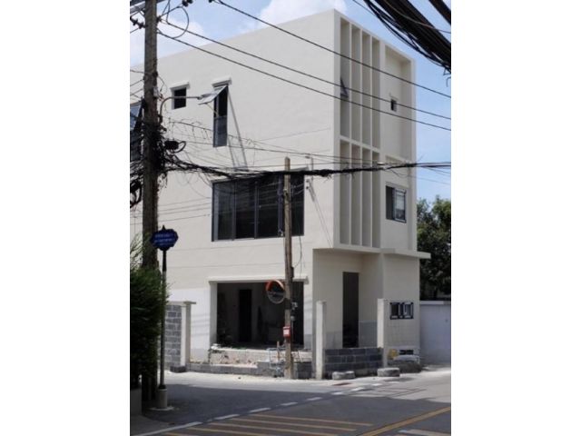 ให้เช่าโฮมออฟฟิศ 3 ชั้น สร้างใหม่ ลาดพร้าว 48 อาคารติดถนน การเดินทางทางสะดวกใกล้ MRT สุทธิสาร