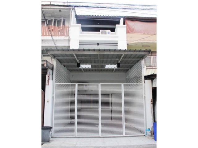 ให้เช่าทาวน์เฮาส์ 3 ชั้น รีโนเวทใหม่ ซอยลาดพร้าว 109 ใกล้โรงพยาบาลเวชธานี