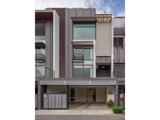 ขาย ทาวน์โฮม โครงการ เรสซิเดนซ์ สุขุมวิท 65 Residence Sukhumvit 65 Luxuries Modern Townhouse จาก แสนสิริ ใกล้ BTS เอกมัย