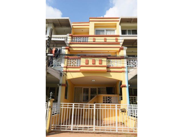 ให้เช่า ทาวน์โฮม อ่อนนุช ซอย 39 210 ตรม. 25 ตร.วา ว่างพร้อมอยู่