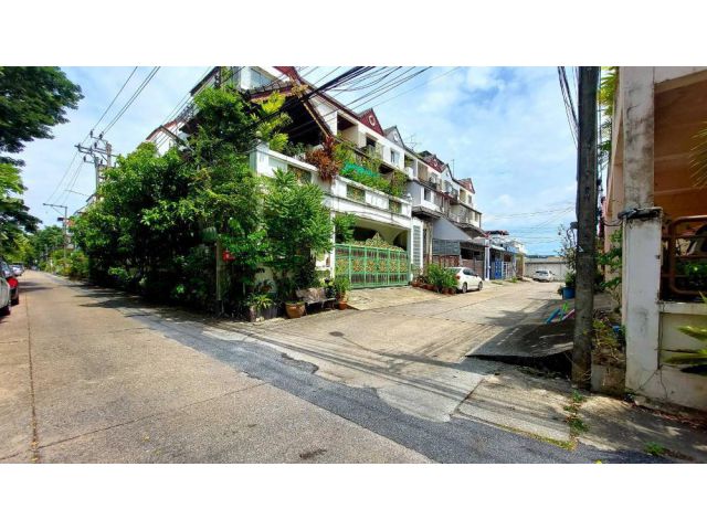 ขายด่วนทาวน์โฮม วราธรวิลล์ ซ.พัฒนาการ 44 ** 5 ล้านบาท** 300 ตรม.(N.889)