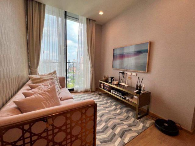 ให้เช่า คอนโด โนเบิล อราวน์ สุขุมวิท 33 
ชั้น 19 ขนาด 45 ตรม.
ให้เช่า 40,000บาท-เดือน