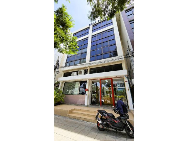 ขาย อาคาร ติดถนน นราธิวาสราชนครินทร์ 4 ชั้นครึ่ง มีดาดฟ้า 47.2 ตร