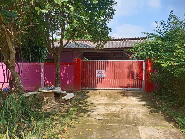 บ้านพร้อมที่ดินติดถนนใหญ่ทำเลดี
