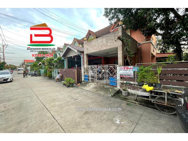 ทาวน์เฮาส์ หมู่บ้าน พูนสินธานี 3 เนื้อที่ 30 ตรว. ถนนรามคำแหง เขตลาดกระบัง