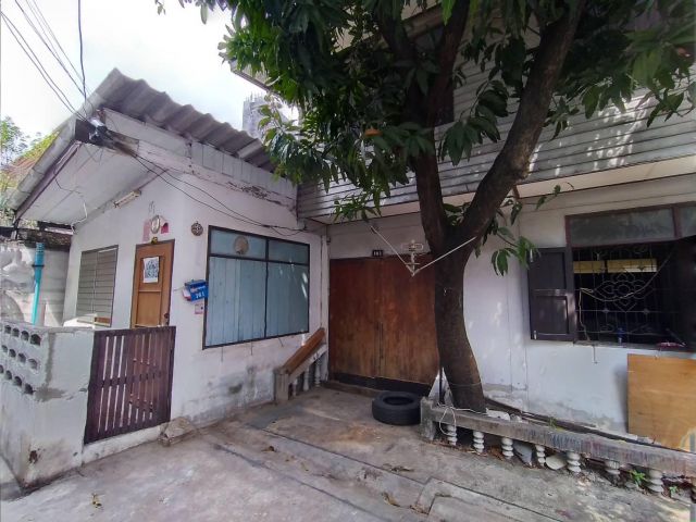 ขายบ้านพร้อมที่ดิน อ.สวนหลวง ก.ท.ม. 29วา 3.2ล T0966458046