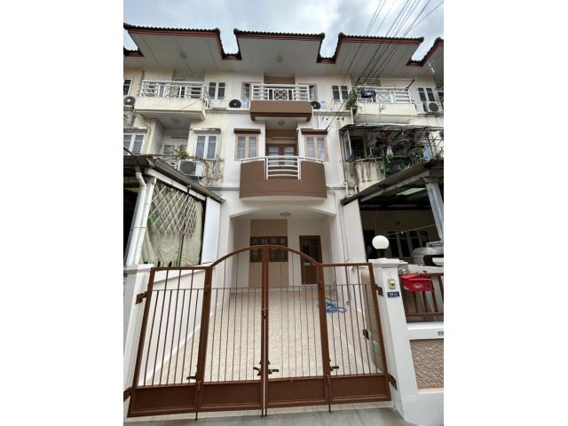 ให้เช่าทาวน์โฮม ม.เอกนคร วัชรพล ใกล้จุดขึ้นทางด่วน "รามอินทรา" ถนนสุขาภิบาล 5