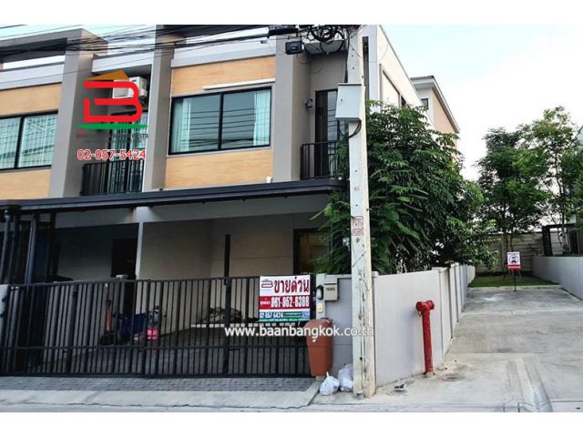 ทาวน์เฮาส์ หมู่บ้าน S-Gate เนื้อที่ 24.9 ตรว. ถนนกรุงเทพ-ปทุม อ.เมืองปทุมธานี จ.ปทุมธานี