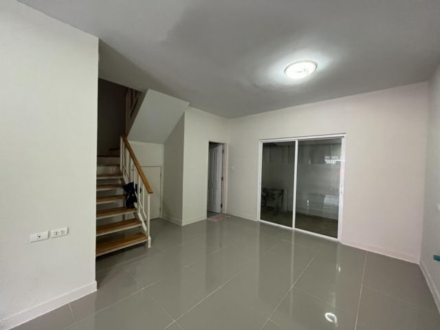 ขายทาวน์โฮม บางพลี สมุทรปราการ  20วา 2.6ล T0966458046